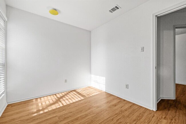 Building Photo - 3112 Freemont St