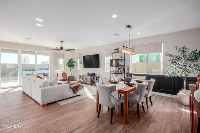 Building Photo - 11353 N Luckenbach St