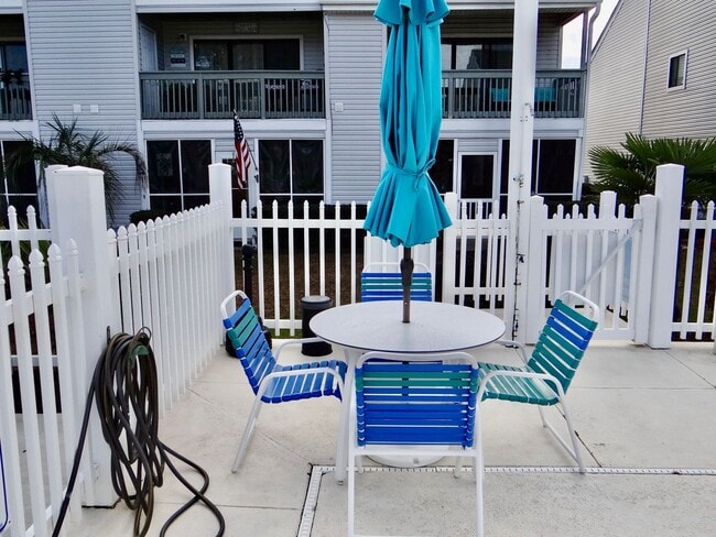 Building Photo - Beautifully Remodeled and Furnished Rental...