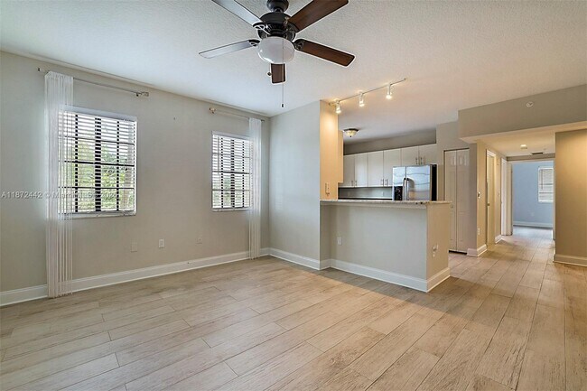 Building Photo - 4905 Midtown Ln