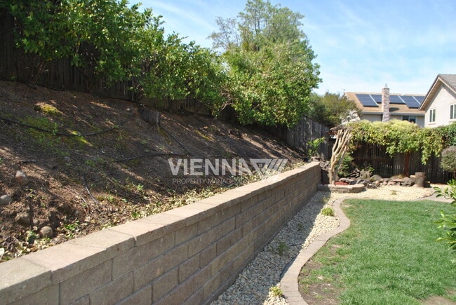 Building Photo - 5325 Thunder Ridge Cir