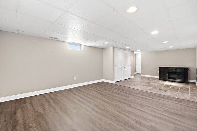 Building Photo - 908 Shroyer Rd