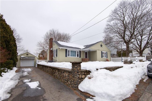 Building Photo - 25 Weeks St