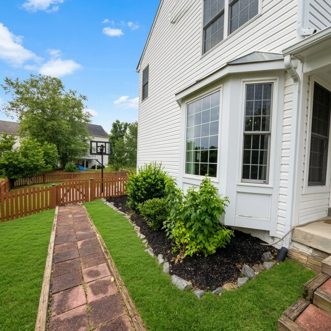 Building Photo - 11159 Pond Fountain Ct