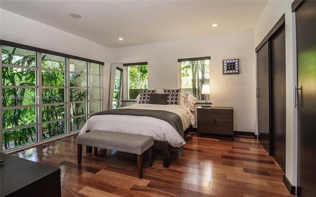 Building Photo - 3020 Brickell Ave