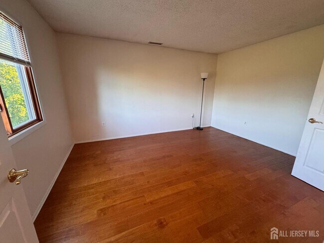 Building Photo - 815 Aspen Dr