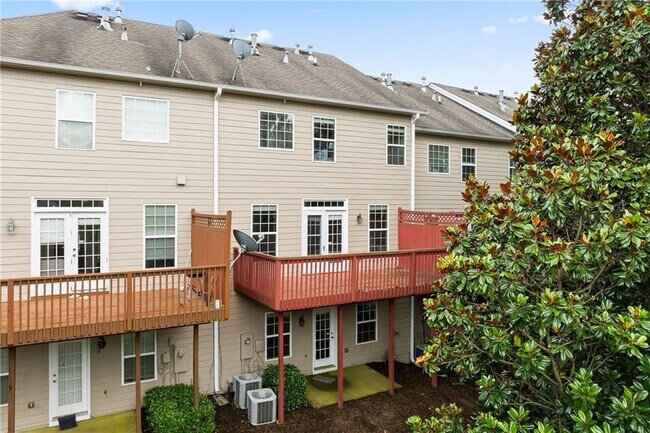 Building Photo - 11200 Brunson Dr