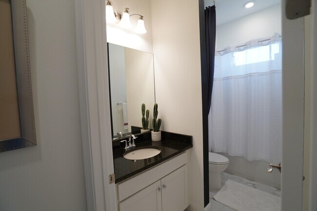 Building Photo - 15750 Longboat Key Dr