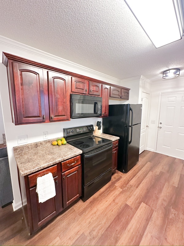 Building Photo - 3738 Cres Gardens Dr