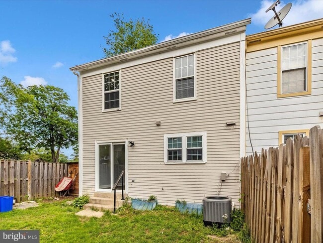 Building Photo - 13114 Thackery Pl
