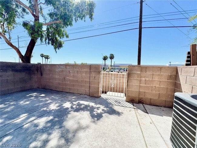 Building Photo - 3383 Sparrow Heights Ave