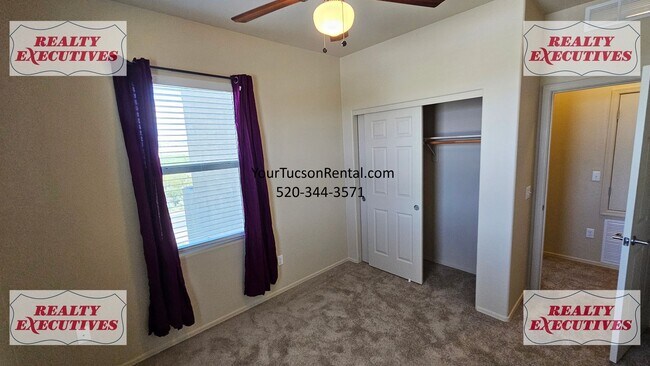 Building Photo - Wentworth Rd South - 4 Bedrooms 2.5 bathrooms, 3 car garage and large fenced yard