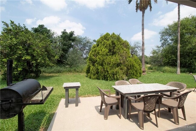 Building Photo - 1510 River Bend Dr