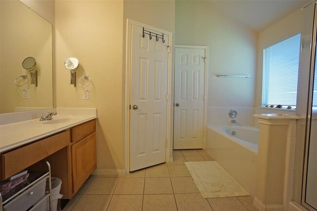 Building Photo - 25115 Clover Ranch Dr