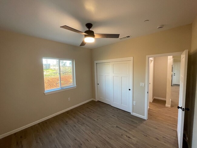 Building Photo - 8588-8590 Ridgecrest Dr