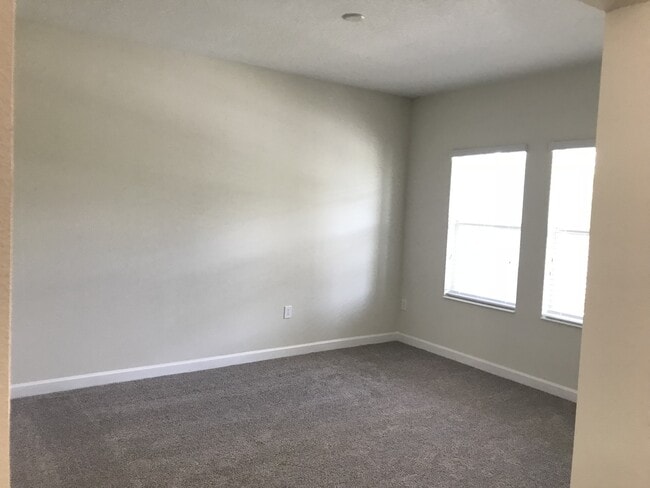 Building Photo - NEWER 3/2 Plus Den Home at The Oaks in Mos...
