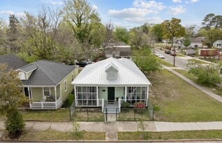 Building Photo - 1204 Castle St