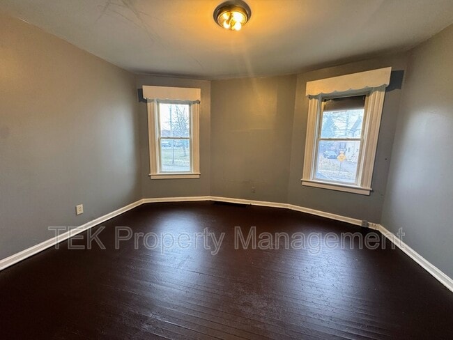 Building Photo - 5 Lorimer St