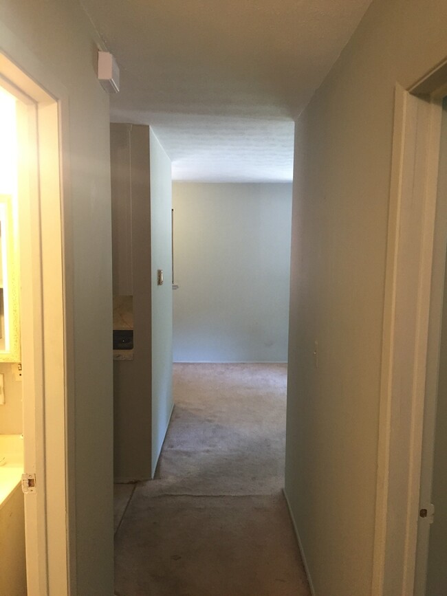 Building Photo - **AVAILABLE NOW**East Columbus 3 Bedroom /...