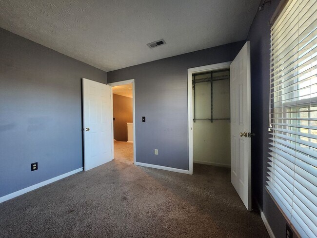 Building Photo - Beautiful 2-Story Home in Northmont School District