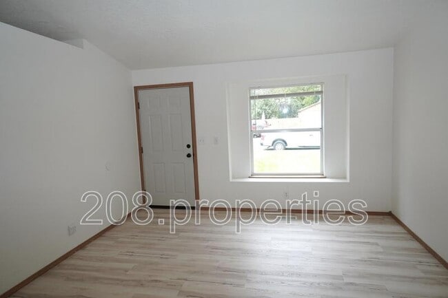 Building Photo - 3425 W Glenn St