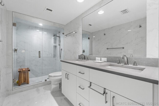 Building Photo - 2780 S Ocean Blvd