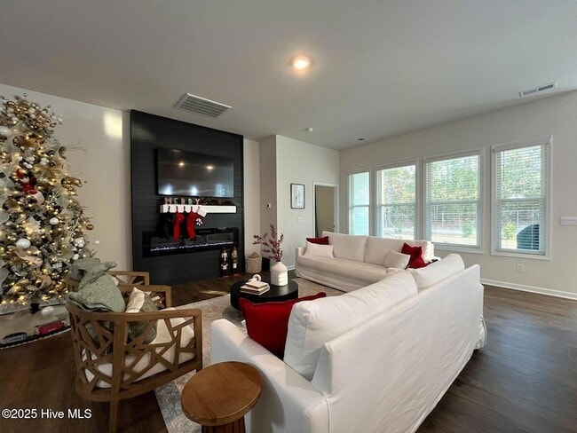 Building Photo - 742 Carnegie court