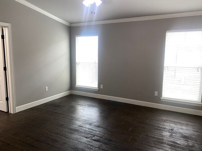 Building Photo - Executive rental on Carrera!  3/2/2