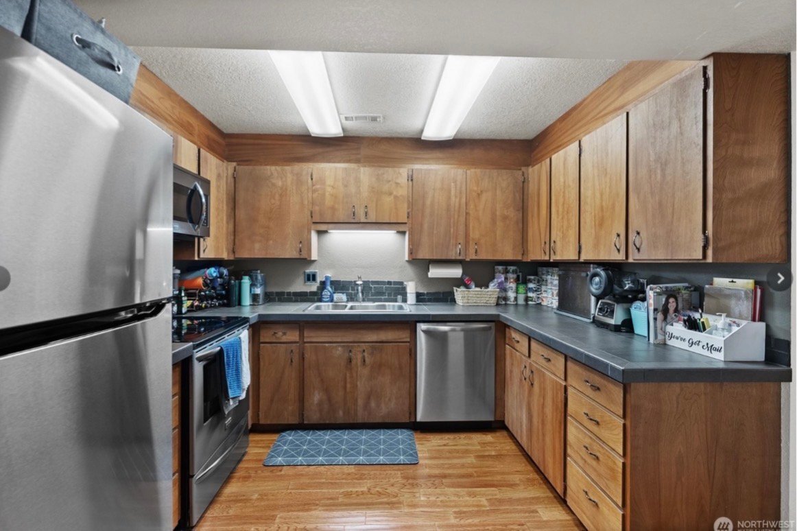 Building Photo - 820 W Argand St