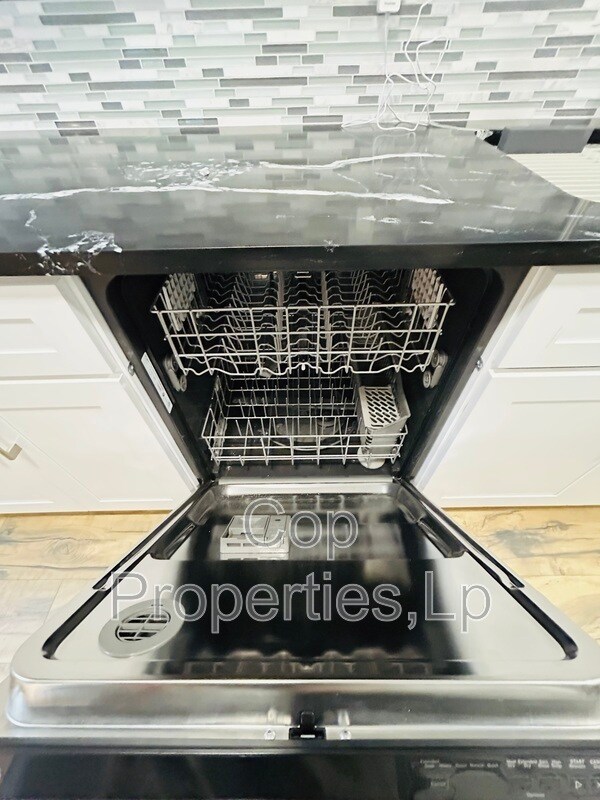 Building Photo - 129 Beechwood Ave