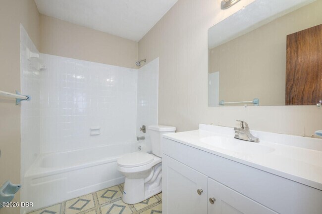 Building Photo - 927 E Millard Ct