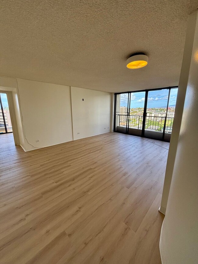 Building Photo - AVAILABLE May 15, 2025 | 2 Bedroom, 2 Bath...