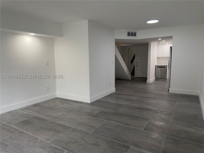 Building Photo - 230 Northwest Dr
