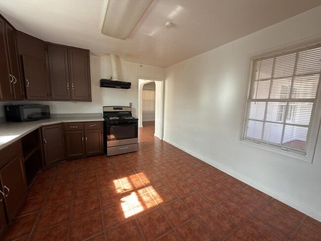 Building Photo - 986 Merritt Dr