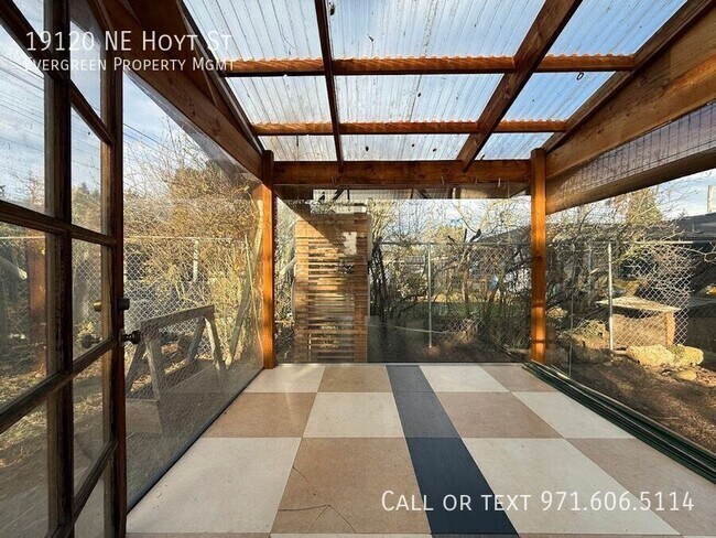 Building Photo - 19120 NE Hoyt St