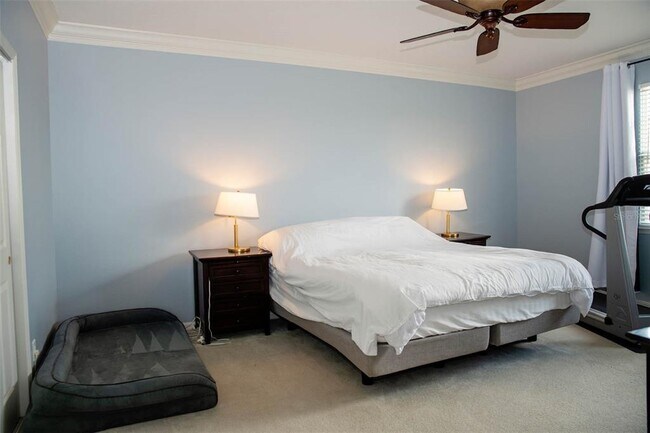 Building Photo - 411 Sycamore St