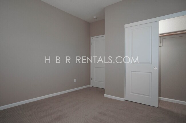 Building Photo - 906 River Bend Dr