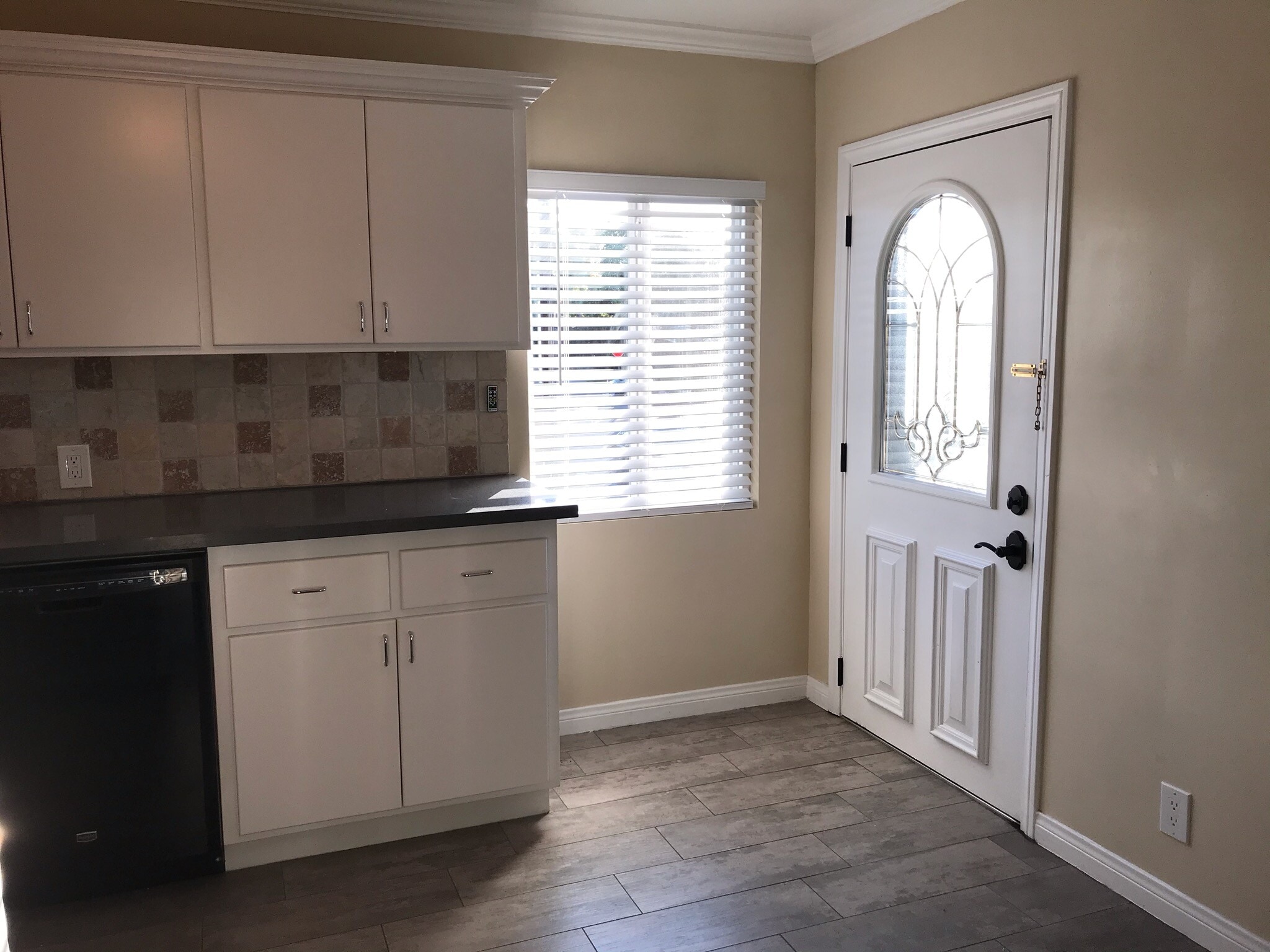 Building Photo - 421 N Ditmar St