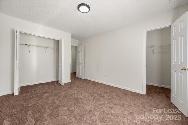 Building Photo - 608 Bethpage Rd