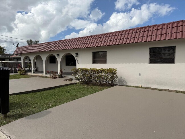 Building Photo - 7801 SW 12th St