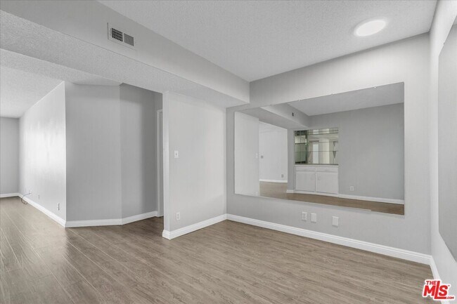 Building Photo - 4647 Willis Ave