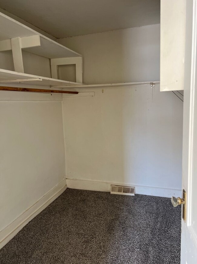 Building Photo - 136 N Dewey Ave