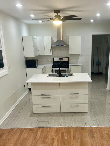 Building Photo - 1928 N Keeler Ave