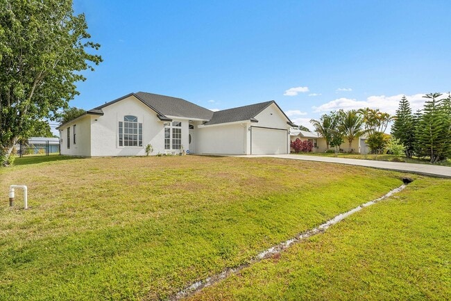 Building Photo - 333 SW Dwight Ave