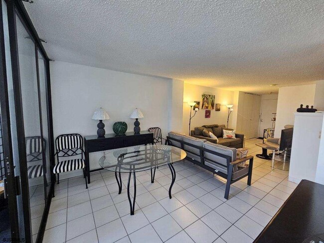 Building Photo - 111 S 16th Ave