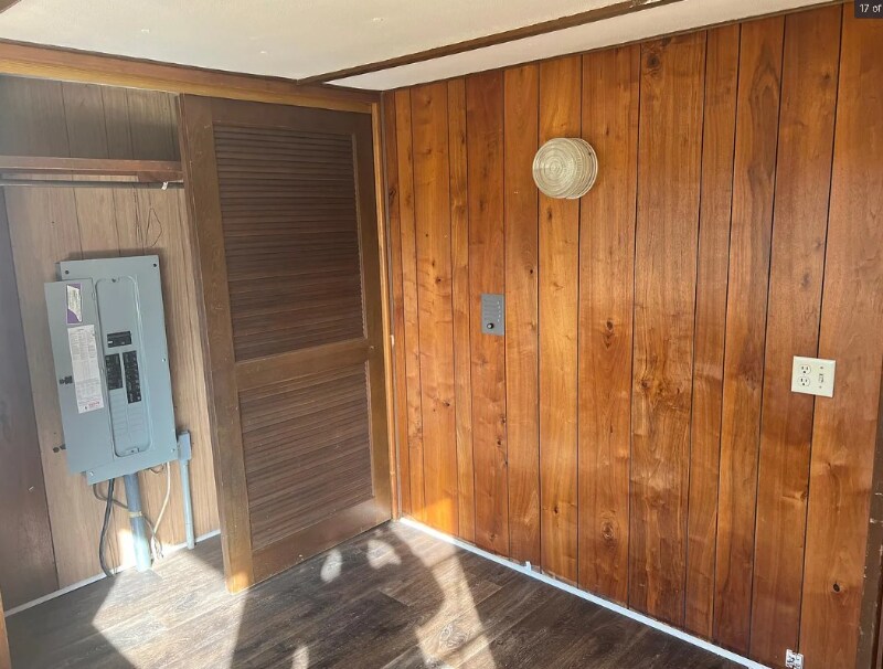 Building Photo - 910 Old Elizabethton Hwy