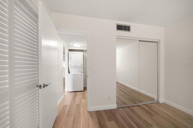Building Photo - 5724 La Puerta Del Sol Blvd S