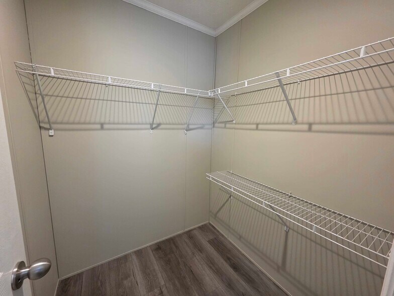 Building Photo - 4620 Hemlock Loop