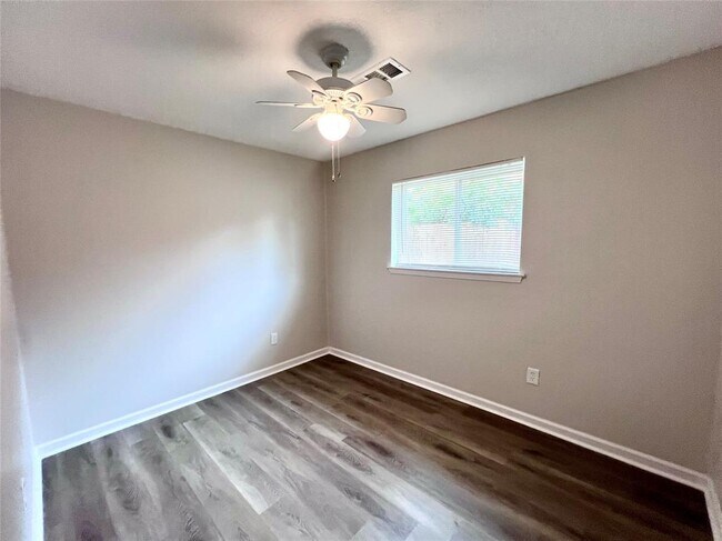 Building Photo - 515 Bellmar Ln