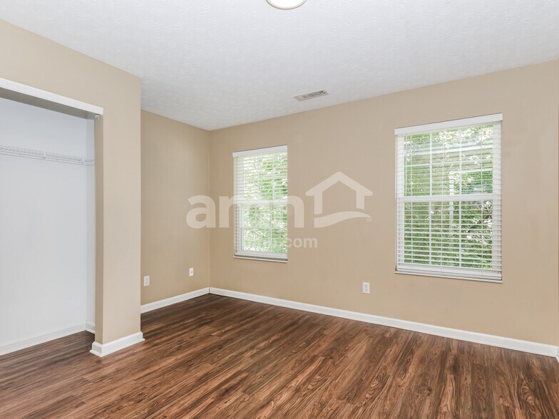 Building Photo - 5192 Summerset Dr